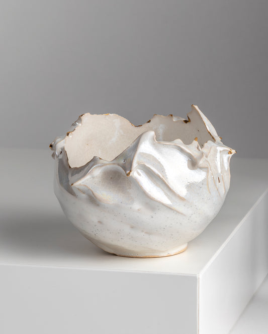 Kuan White Mother of Pearl and Gold Lustre Stoneware Plash Cups