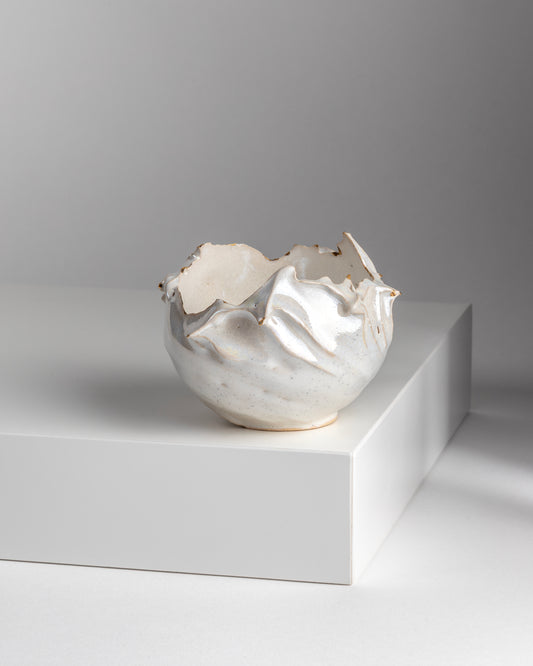 Kuan White Mother of Pearl and Gold Lustre Stoneware Plash Cups