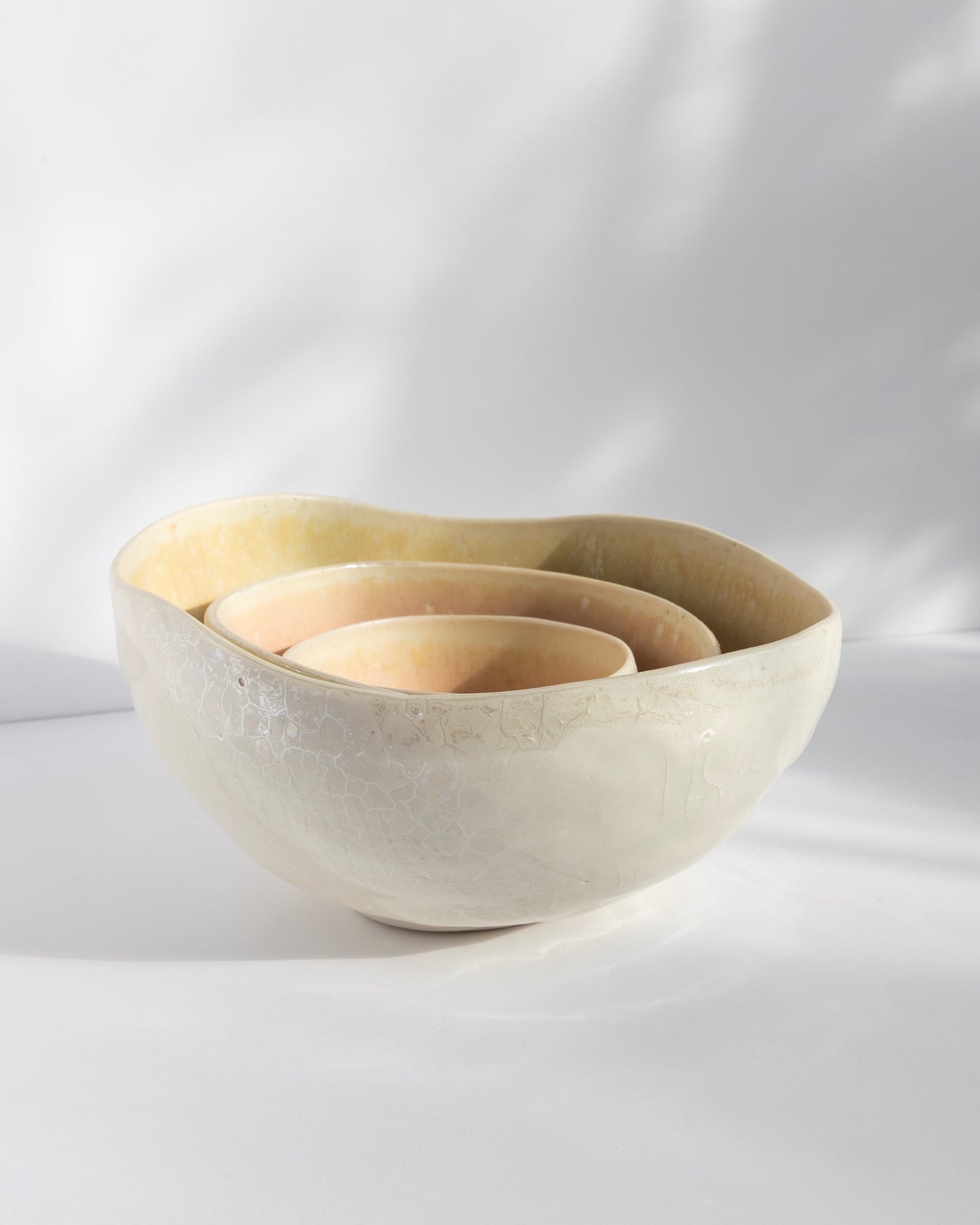 Porcelain Plash Bowl Set. Pink and White