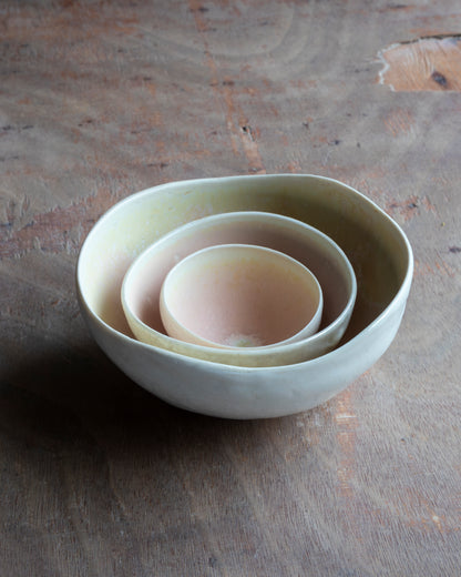 Porcelain Plash Bowl Set. Pink and White