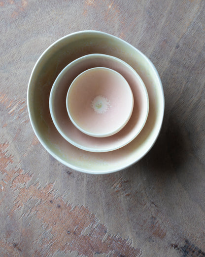 Porcelain Plash Bowl Set. Pink and White