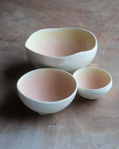 Porcelain Plash Bowl Set. Pink and White