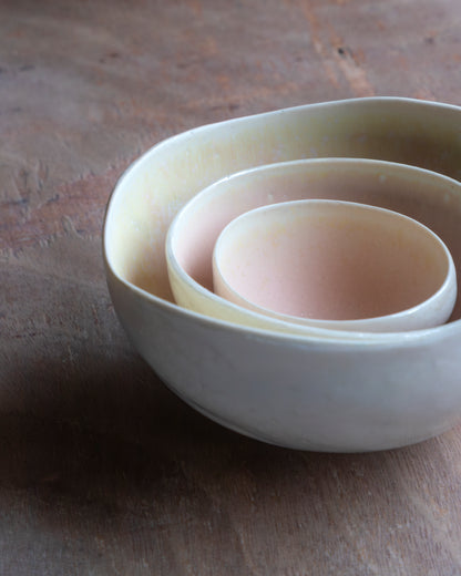 Porcelain Plash Bowl Set. Pink and White