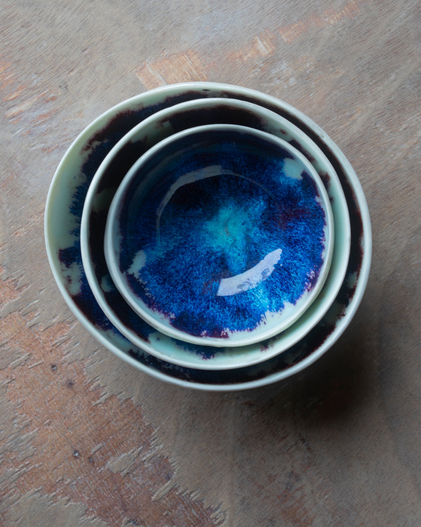 Porcelain Plash Bowl Set. Reactive Blue and Claret