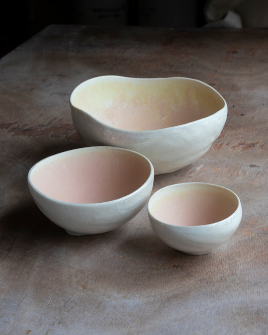 Porcelain Plash Bowl Set. Pink and White