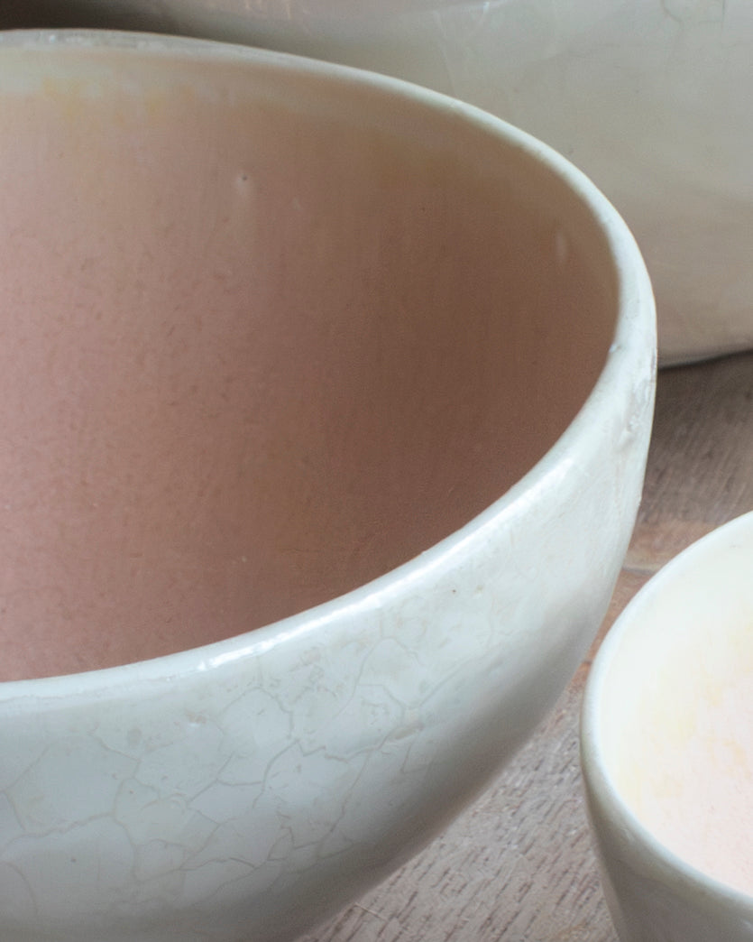Porcelain Plash Bowl Set. Pink and White