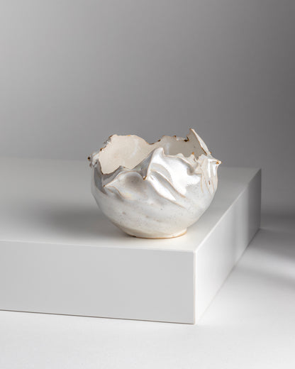 Kuan White Mother of Pearl and Gold Lustre Stoneware Plash Cups